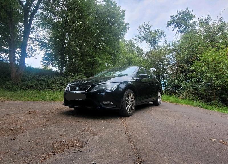 Schwarz Gebraucht 2014 Seat Leon Limousine | 6.900 € (Guter Preis) - Bild 1/4