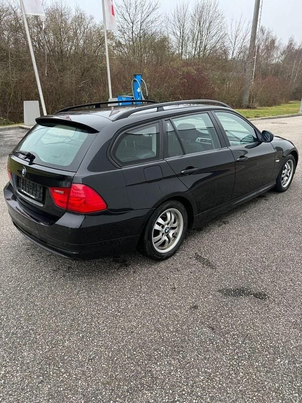Gebraucht BMW 320 Comfort Edition 177 PS (130 kW) 2009 Schwarz Kombi