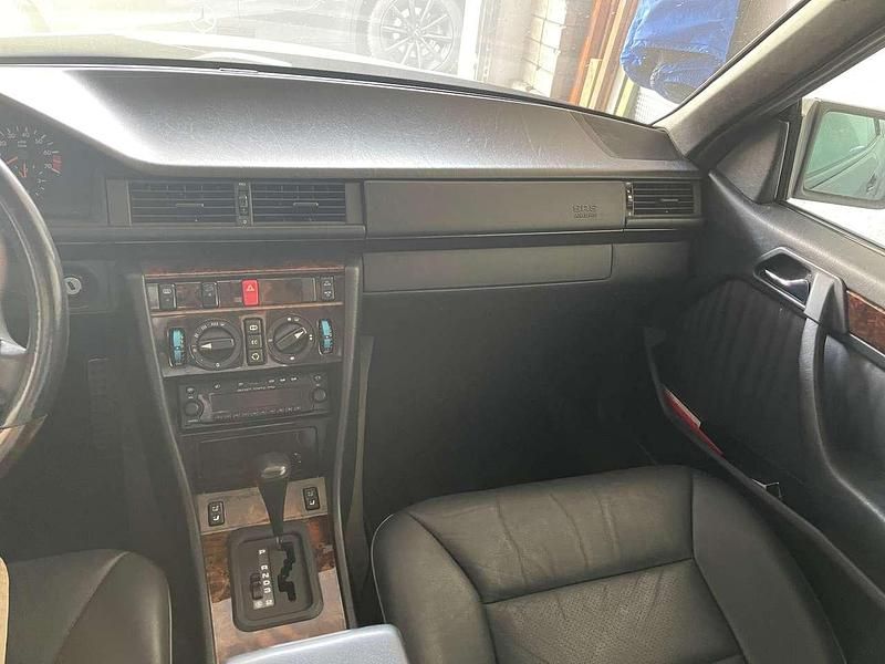 Gebraucht Mercedes E220 Edition 150 PS (110 kW) 1997 Rot Cabrio