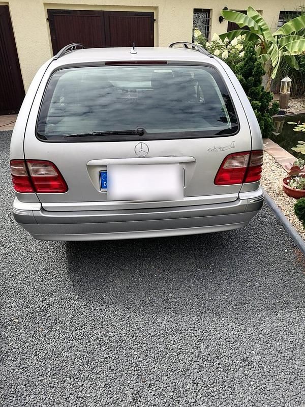 Gebraucht Mercedes E220 143 PS (105 kW) 2001 Silber Kombi