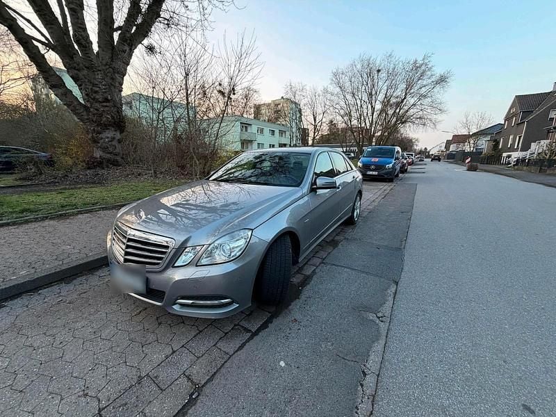Gebraucht Mercedes E200 136 PS (100 kW) 2011 Grau Limousine