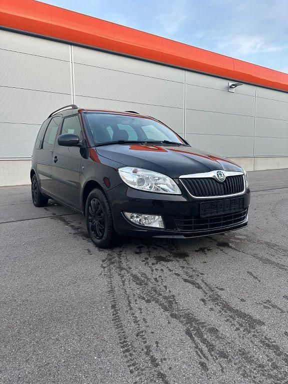 Schwarz Gebraucht 2013 Skoda Roomster Ambition Van / Kleinbus | 4.100 € (Fairer Preis) - Bild 1/4
