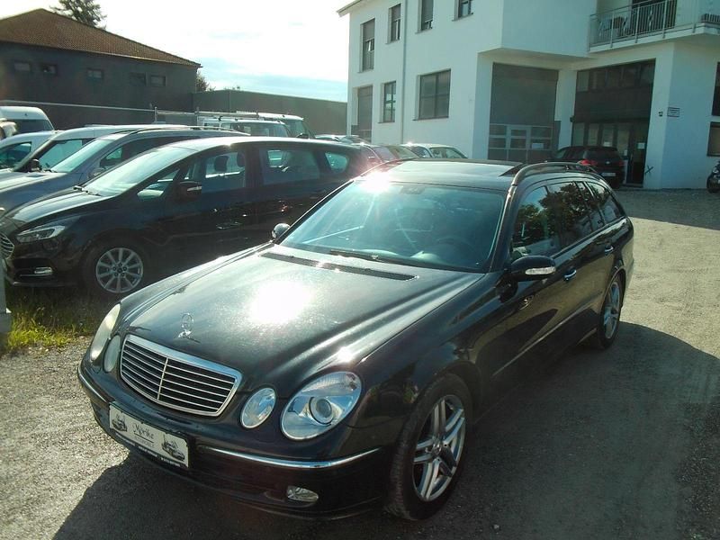 Schwarz Gebraucht 2004 Mercedes E320 Avantgarde Kombi | 2.750 € (Guter Preis) - Bild 1/4