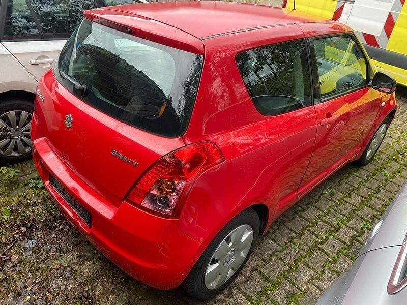 Gebraucht Suzuki Swift 92 PS (67 kW) 2010 Rot Kleinwagen