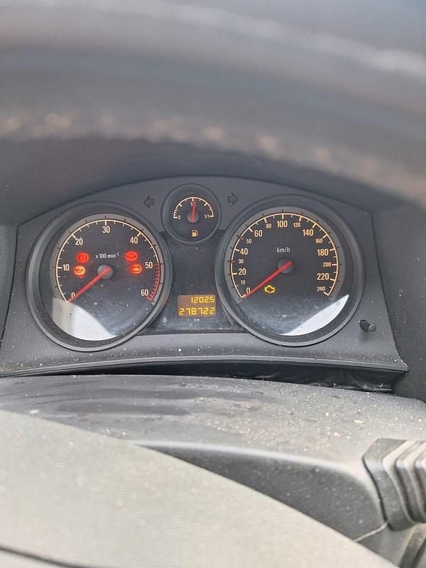 Gebraucht Opel Astra 110 PS (80 kW) 2011 Silber Kombi