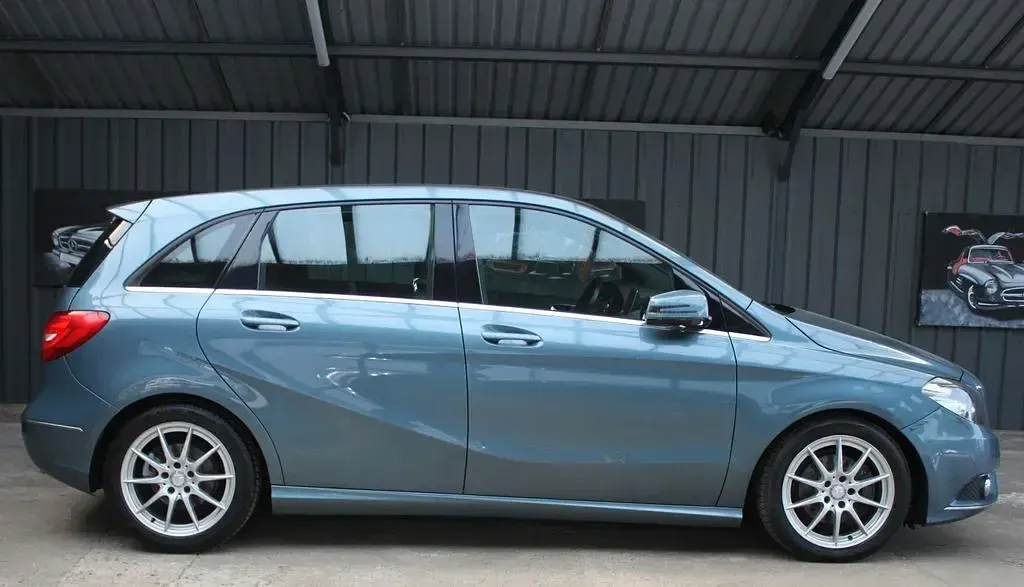 Gebraucht Mercedes B180 AMG Edition 1 109 PS (80 kW) 2012 Blau Kleinwagen