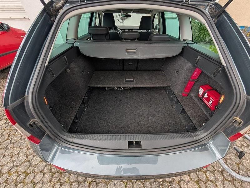 Gebraucht Skoda Octavia Joy 150 PS (110 kW) 2017 Grau Kombi