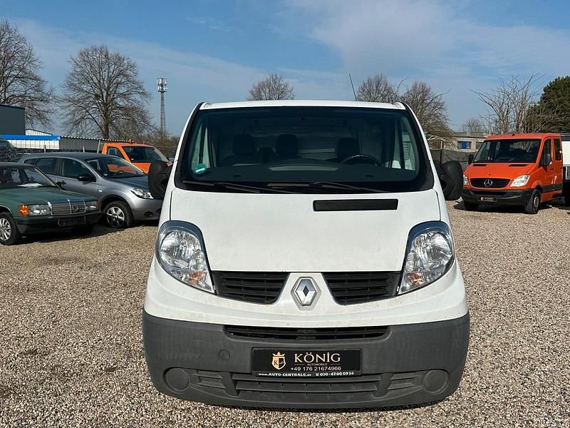 Gebraucht Renault Trafic 114 PS (83 kW) 2012 Weiß Van / Kleinbus