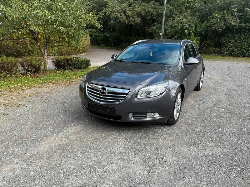 Grau Gebraucht 2010 Opel Insignia Kombi | 4.200 € (Fairer Preis) - Bild 1/4