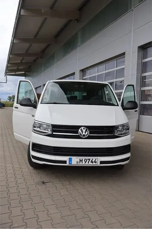 Gebraucht VW Multivan 150 PS (110 kW) 2019 Weiß Van / Kleinbus