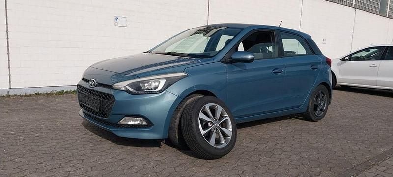 Gebraucht Hyundai i20 84 PS (61 kW) 2016 Blau Limousine