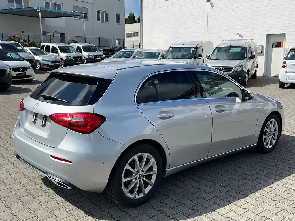 Gebraucht Mercedes A200 150 PS (110 kW) 2023 Silber Limousine