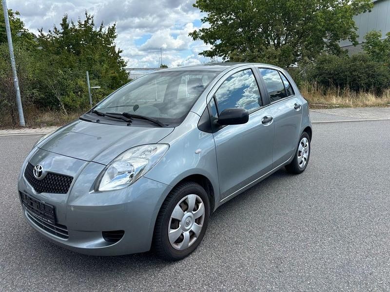 Silber Gebraucht 2008 Toyota Yaris Kleinwagen | 2.600 € (Fairer Preis) - Bild 1/4