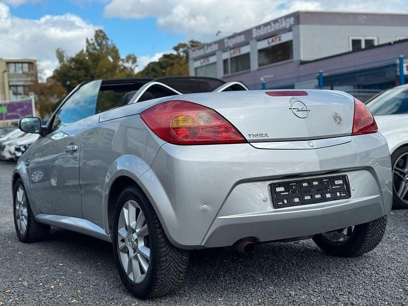 Gebraucht Opel Tigra Sport 90 PS (66 kW) 2005 Silber Cabrio