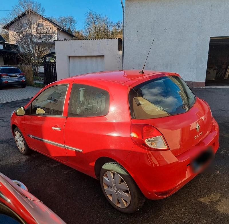 Gebraucht Renault Clio II 75 PS (55 kW) 2009 Rot Kleinwagen