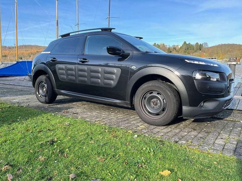 Gebraucht Citroën C4 Cactus 99 PS (72 kW) 2017 Schwarz Kleinwagen