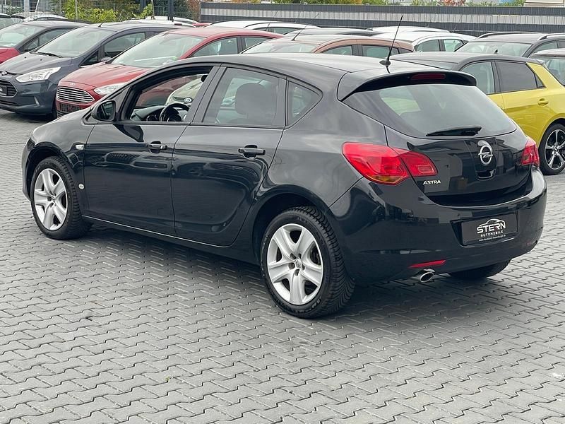 Gebraucht Opel Astra 120 PS (88 kW) 2011 Schwarz Limousine