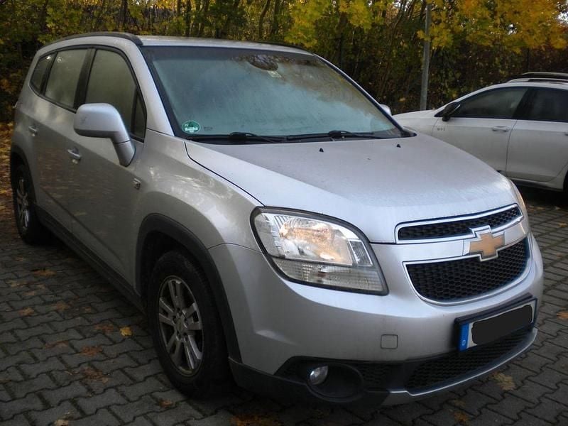Silber Gebraucht 2012 Chevrolet Orlando Van / Kleinbus | 3.250 € (Superpreis) - Bild 1/4