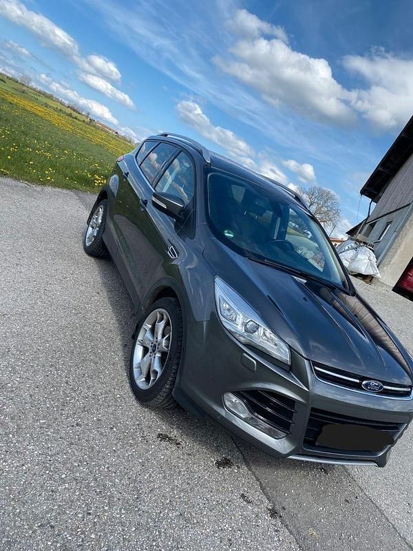 Gebraucht Ford Kuga Titanium 140 PS (102 kW) 2013 Silber SUV