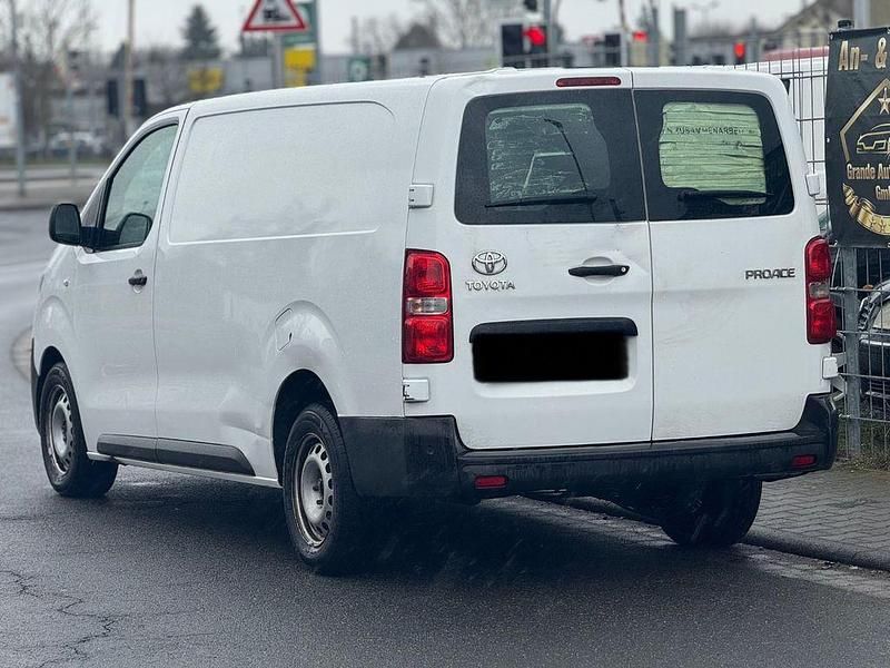 Gebraucht Toyota Proace 122 PS (89 kW) 2021 Weiß Van / Kleinbus