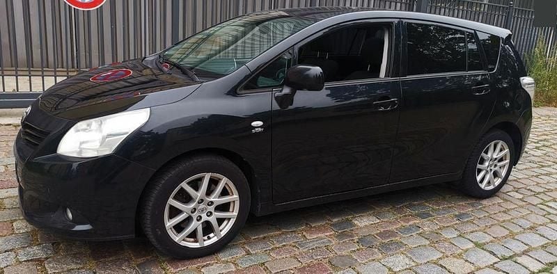Schwarz Gebraucht 2012 Toyota Verso Van / Kleinbus | 4.499 € (Fairer Preis) - Bild 1/4