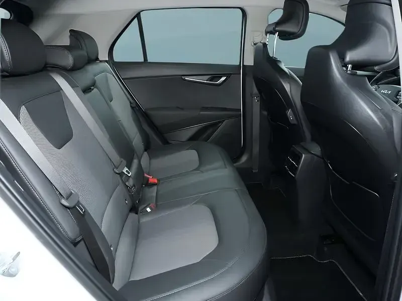 Używany Kia Niro 171 KM (125 kW) 2025 Biały SUV