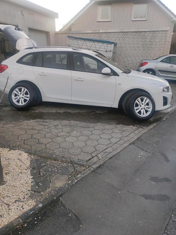 Weiß Gebraucht 2013 Chevrolet Cruze LT Kombi | 4.999 € (Etwas zu teuer) - Bild 1/4