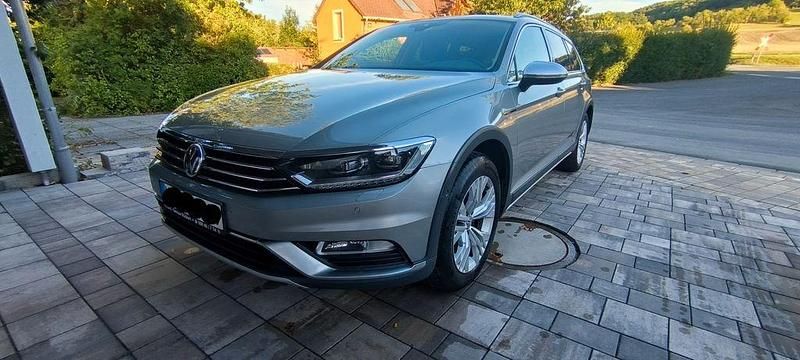 Silber Gebraucht 2017 VW Passat Alltrack Kombi | 19.500 € (Fairer Preis) - Bild 1/4