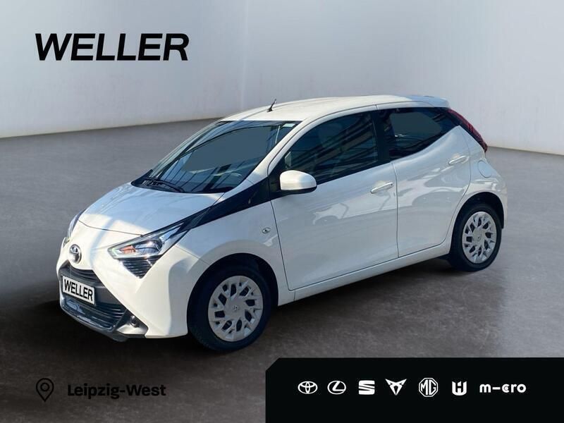 Weiß Gebraucht 2020 Toyota Aygo X-play Kleinwagen | 10.490 € (Fairer Preis) - Bild 1/3