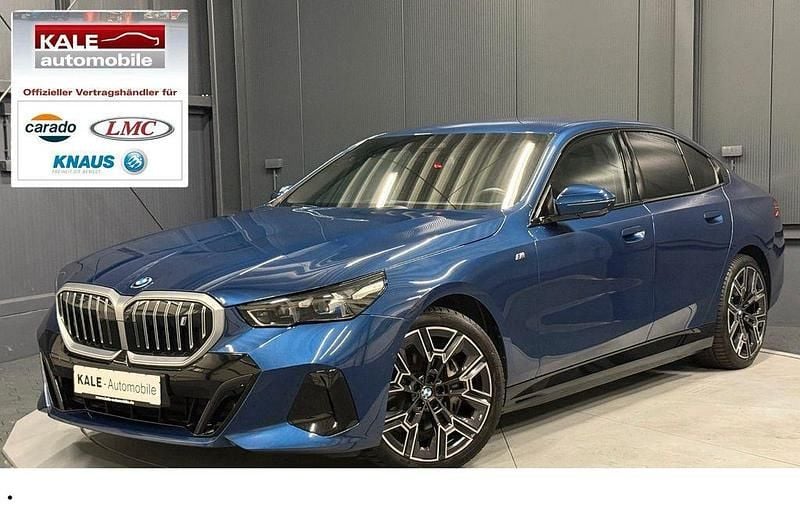 Phytobicblau metallic Gebraucht 2023 BMW i5 M Sport Limousine | 51.890 € (Guter Preis) - Bild 1/4