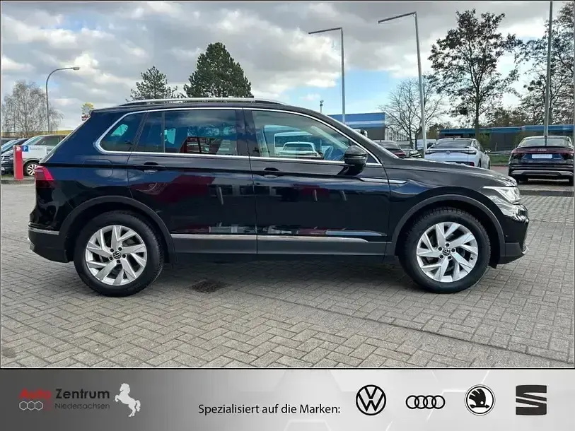 Gebraucht VW Tiguan IQ Drive 150 PS (110 kW) 2023 Schwarz SUV