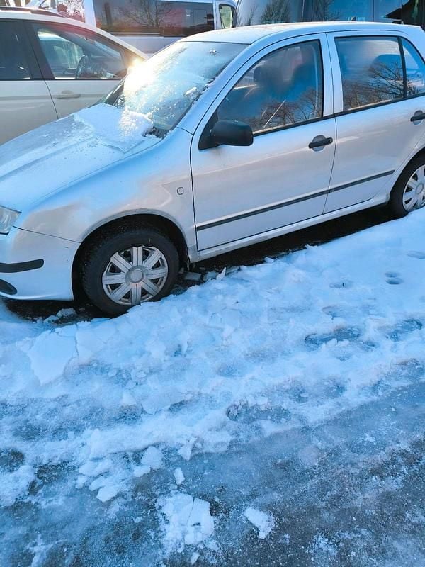 Grau Gebraucht 2002 Skoda Fabia Kombi | 1.350 € (Guter Preis) - Bild 1/4