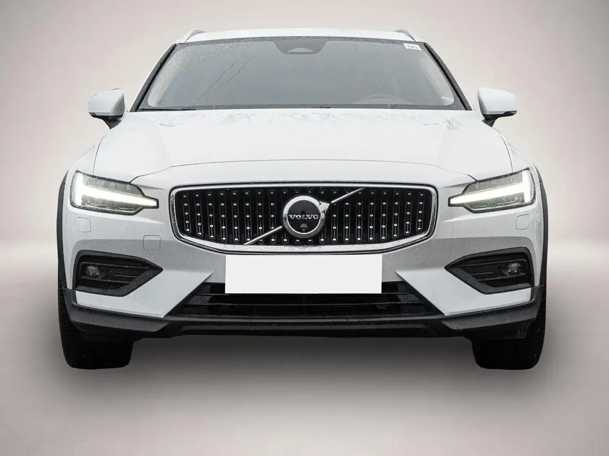 Gebraucht Volvo V60 CC Plus 197 PS (144 kW) 2023 Manufacturer Kombi