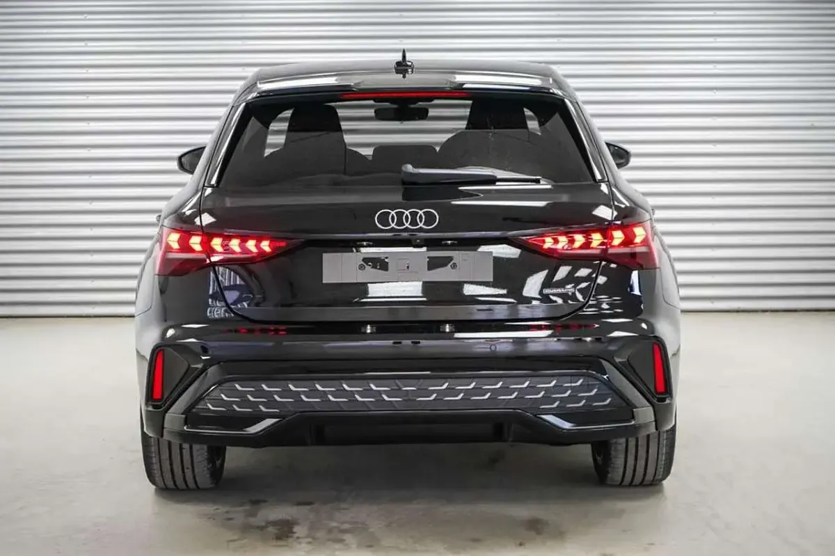 Neu Audi A3 204 PS (150 kW) 2026 Mythosschwarz metalli... Limousine