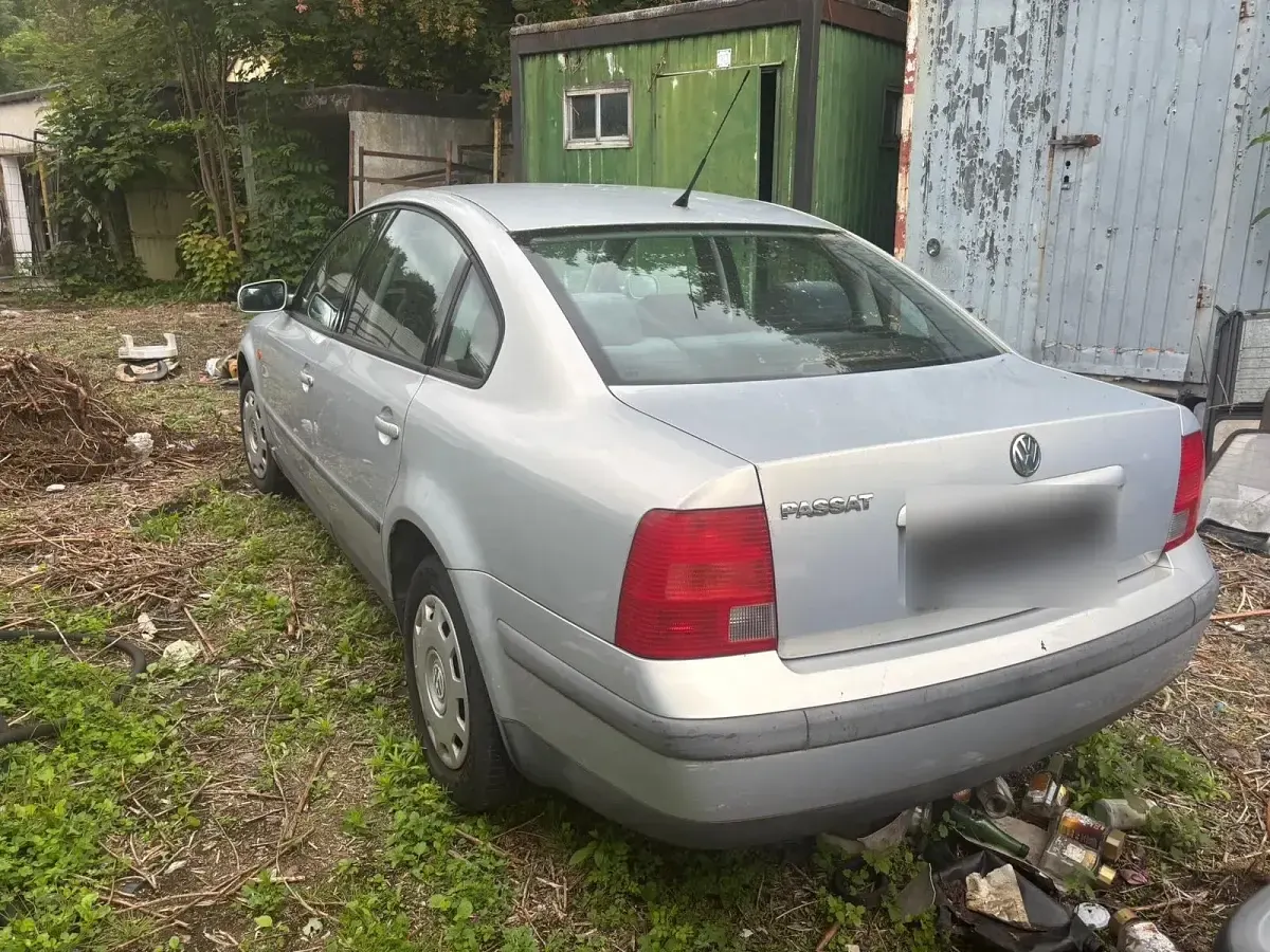 Gebraucht VW Passat 101 PS (74 kW) 1998 Grau Limousine