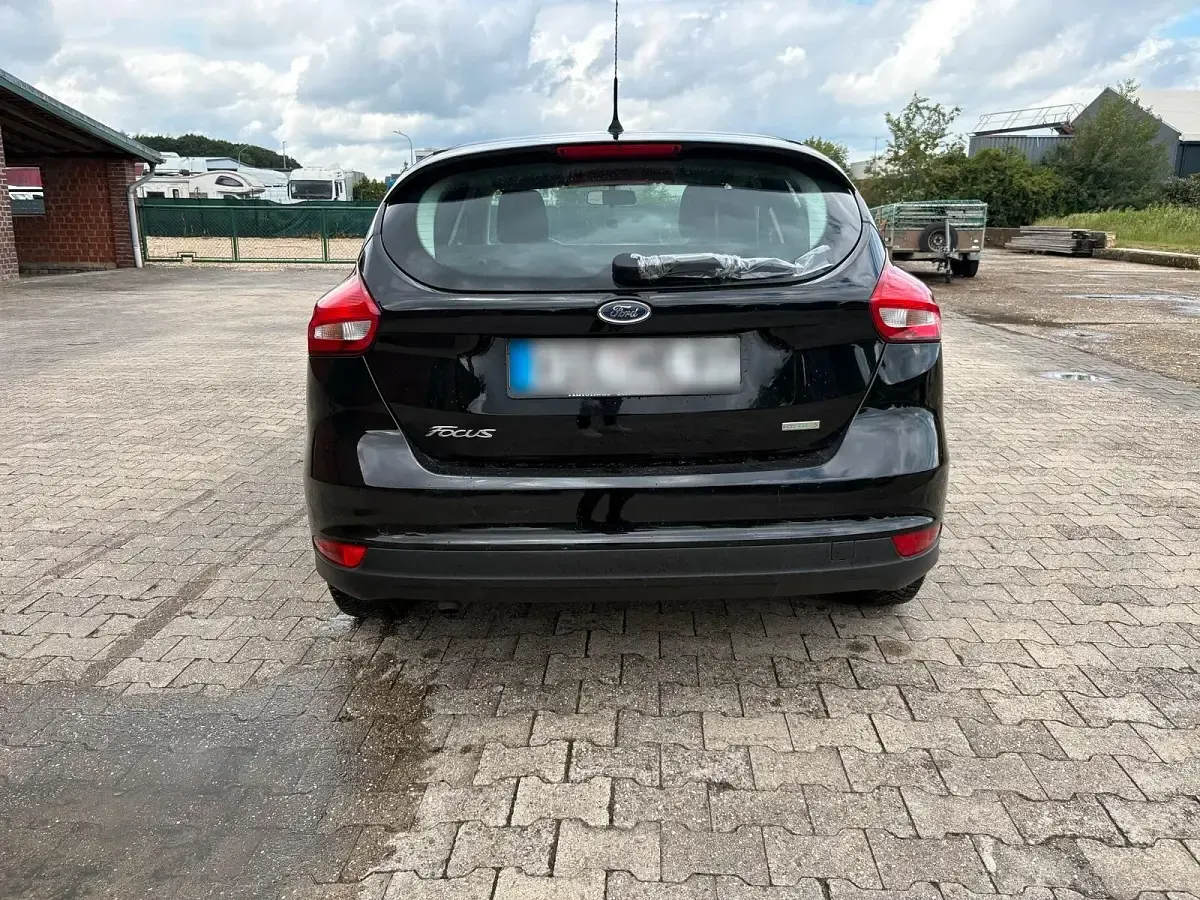 Gebraucht Ford Focus 101 PS (74 kW) 2017 Schwarz Limousine