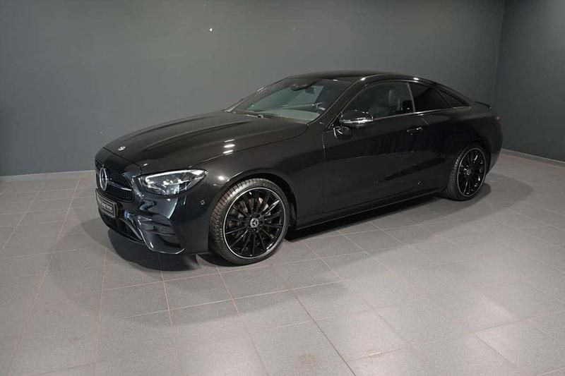 Metalliclack obsidianschwarz Gebraucht 2022 Mercedes E220 AMG Coupé | 49.900 € (Etwas zu teuer) - Bild 1/3