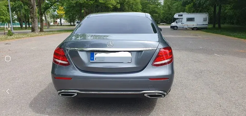 Gebraucht Mercedes E200 Avantgarde 150 PS (110 kW) 2017 Grau Limousine