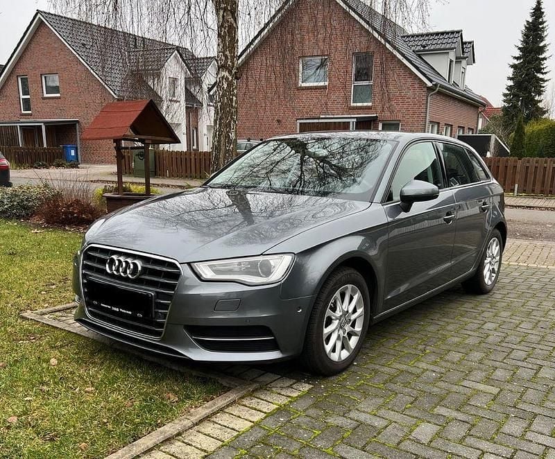 Gebraucht Audi A3 Ambiente 125 PS (91 kW) 2014 Grau Limousine