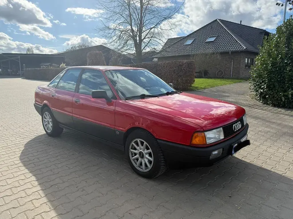Käytetty Audi 80 Design 90 HP (66 kW) 1990 Punainen Sedan