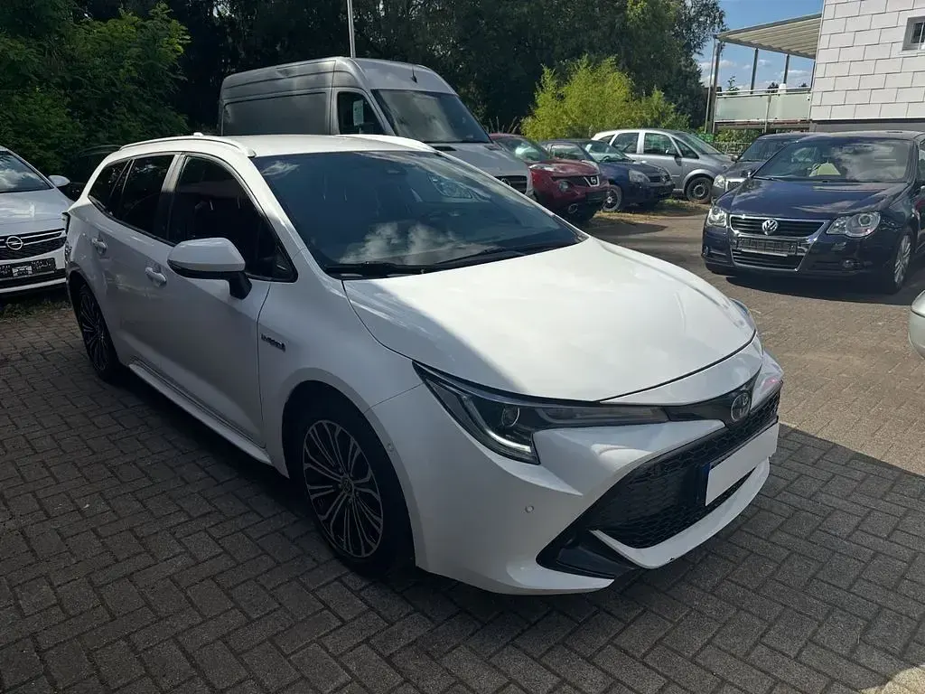 Gebraucht Toyota Corolla Team 152 PS (111 kW) 2020 Weiß Kombi