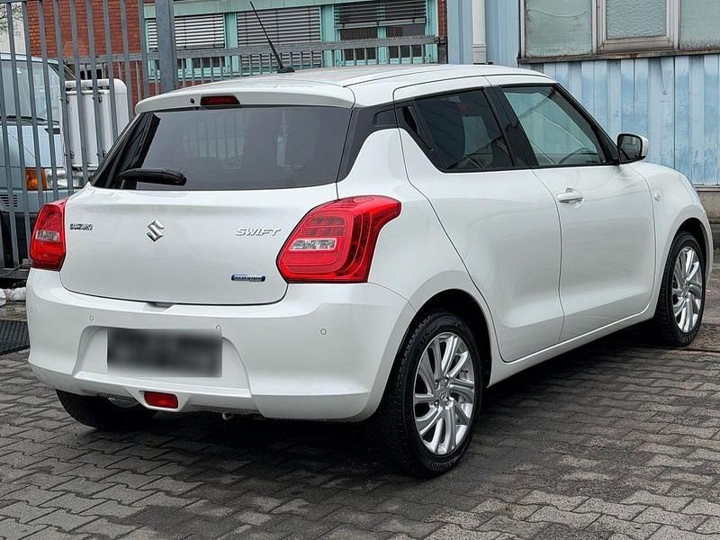Gebraucht Suzuki Swift Comfort 83 PS (61 kW) 2021 Weiß Kleinwagen