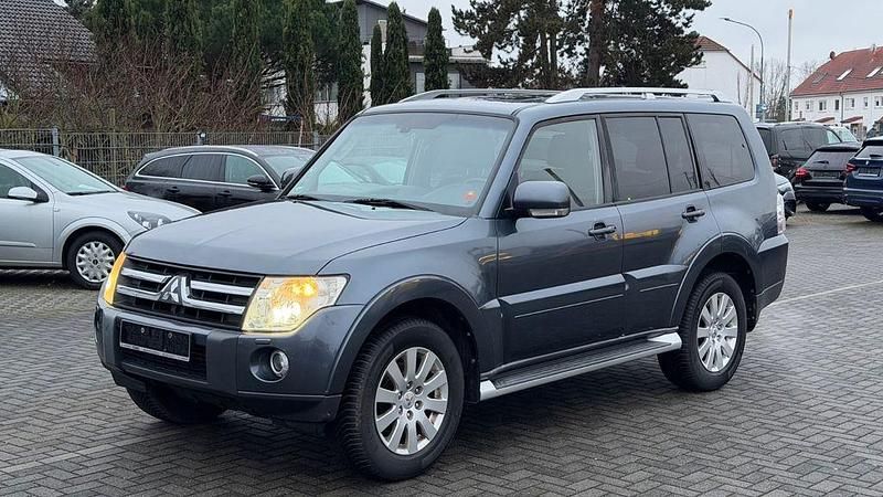 Grau Gebraucht 2008 Mitsubishi Pajero Instyle SUV | 12.800 € (Guter Preis) - Bild 1/4