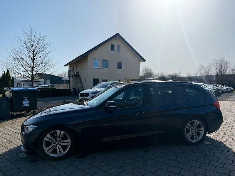 Gebraucht BMW 320 Sport Line 184 PS (135 kW) 2013 Blau Kombi