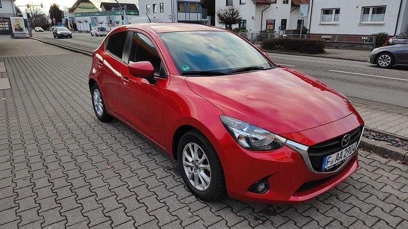 Gebraucht Mazda 2 Sports-Line 105 PS (77 kW) 2015 Rot Limousine