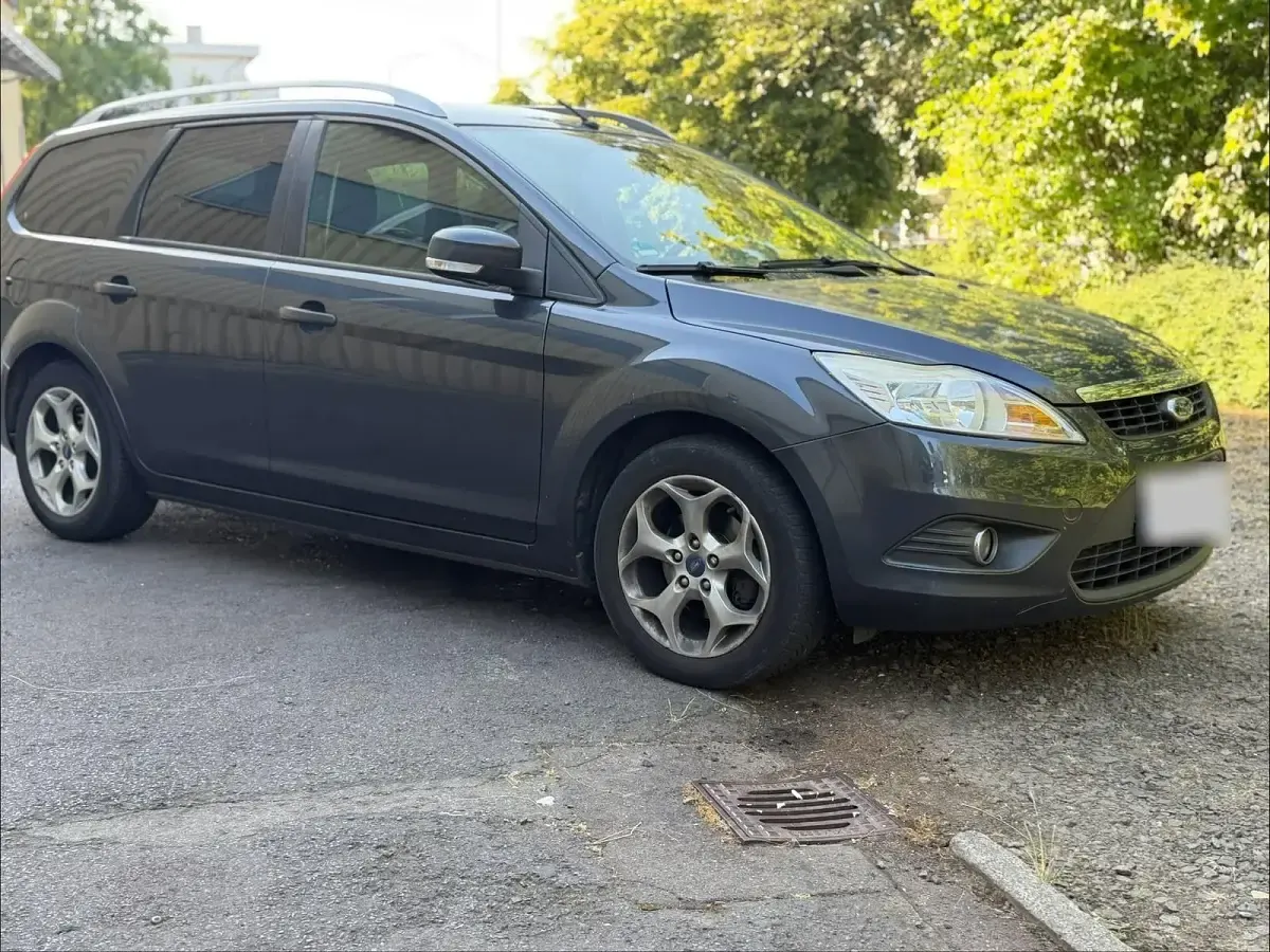 Gebraucht Ford Focus 109 PS (80 kW) 2011 Grau Kombi