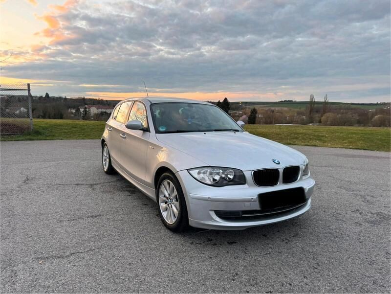 Grau Gebraucht 2007 BMW 118 Kleinwagen | 3.100 € (Guter Preis) - Bild 1/4