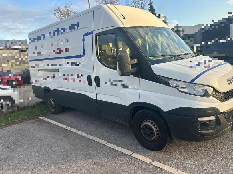 Gebraucht Iveco Daily 126 PS (92 kW) 2016 Weiß Van / Kleinbus