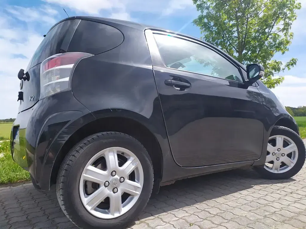 Gebraucht Toyota iQ 90 PS (66 kW) 2010 Schwarz Kleinwagen