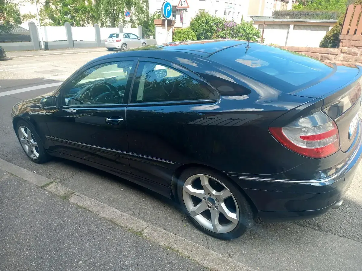 Gebraucht Mercedes C180 143 PS (105 kW) 2007 Schwarz Coupé